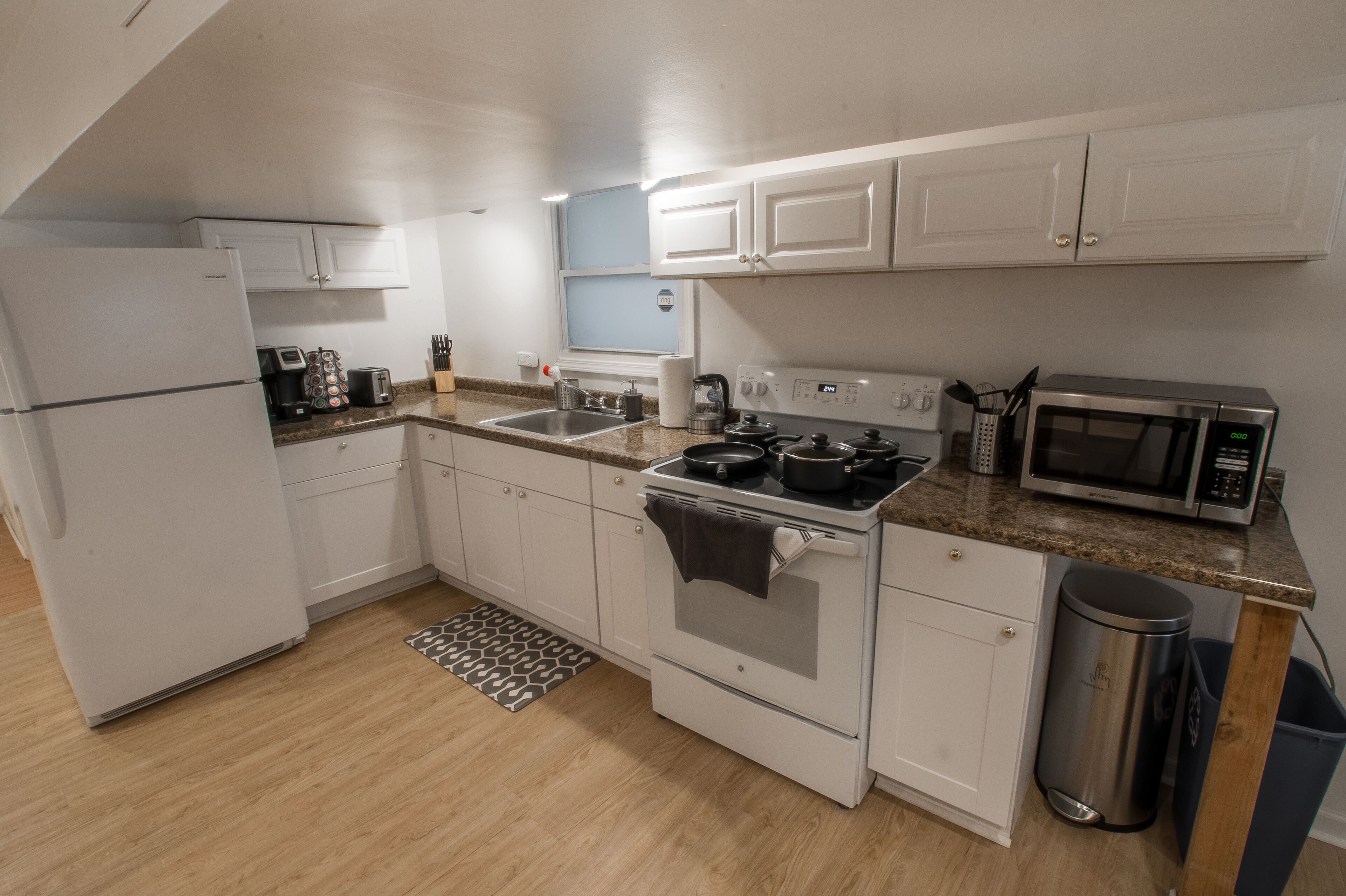 Evanston - Spacious 2 Bedroom & 1 Bath with In-unit Gym By Downtown Evanston