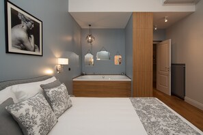 2 bedrooms, iron/ironing board, travel crib, free WiFi - LikeYourHome, 80 sq m luxury apartment with Jacuzzi, in Trastevere district (Roma)