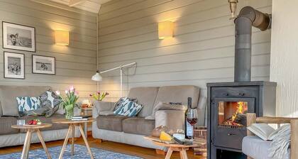 traumHaff®Idyllic pilots romance on the lagoon with private NORDICSPA, fireplace