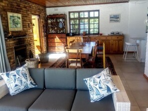 32-Zoll-Flachbildfernseher mit Satellitenempfang, Fernseher