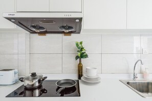 Private kitchen - High-Floor Modern Apartment with Incredible Views (Bukit Bintang)