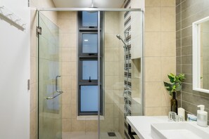 Bathroom - High-Floor Modern Apartment with Incredible Views (Bukit Bintang)