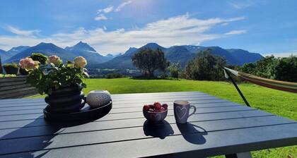 Romsdalseggen Lodge.