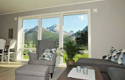Romsdalseggen Lodge.