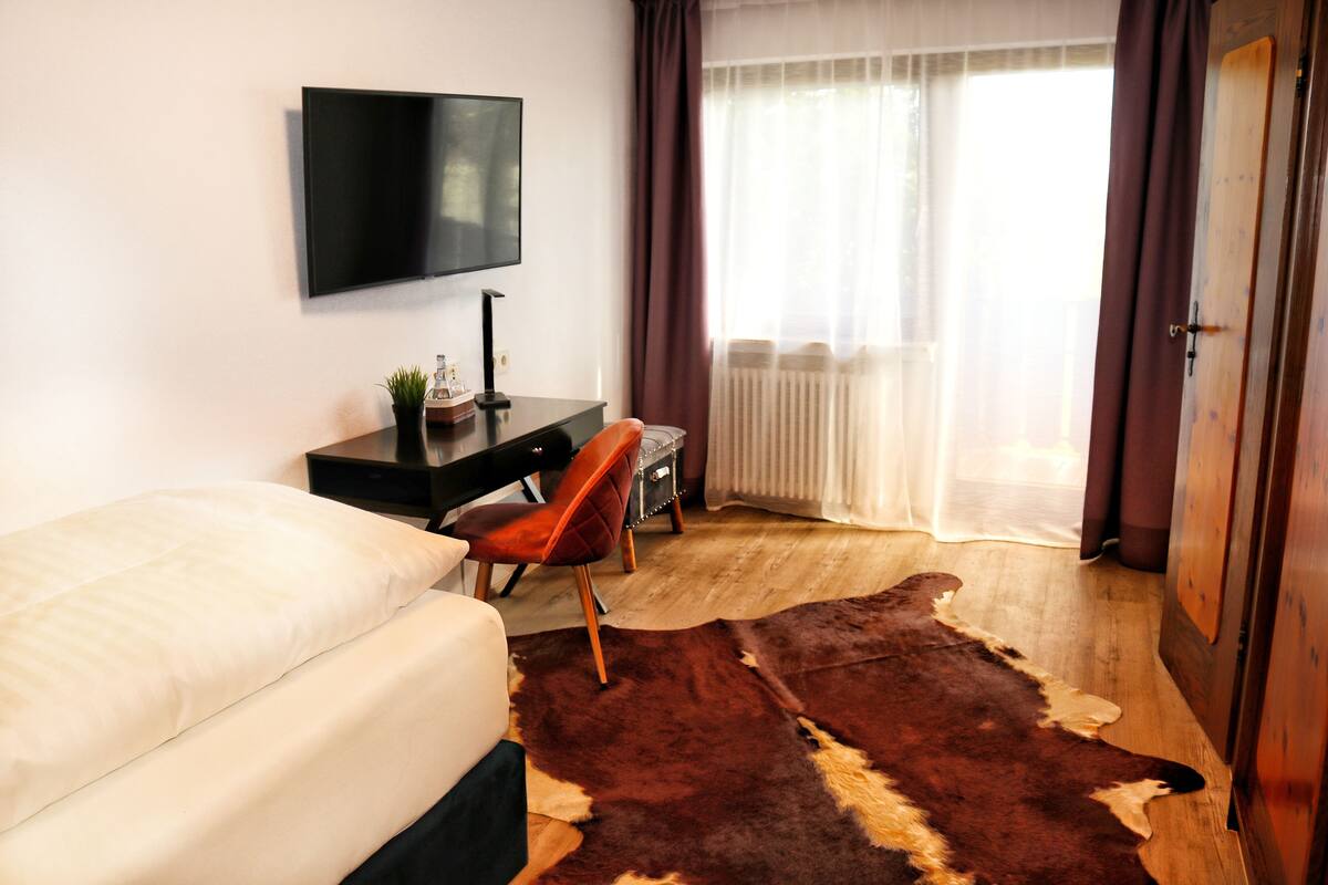Comfort-Zimmer, Balkon, zum Garten hin | Hochwertige Bettwaren, Daunenbettdecken, Tempur-Pedic-Betten