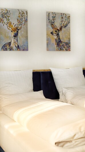 Premium bedding, down comforters, Tempur-Pedic beds, desk - Hotel Restaurant Sonnenschein (Pfalzgrafenweiler)