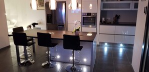 Fridge, espresso maker, coffee/tea maker, electric kettle - Chambre Cosy (Agde)