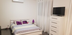 Deluxe Room | Individually decorated, individually furnished, laptop workspace - Chambre Cosy (Agde)