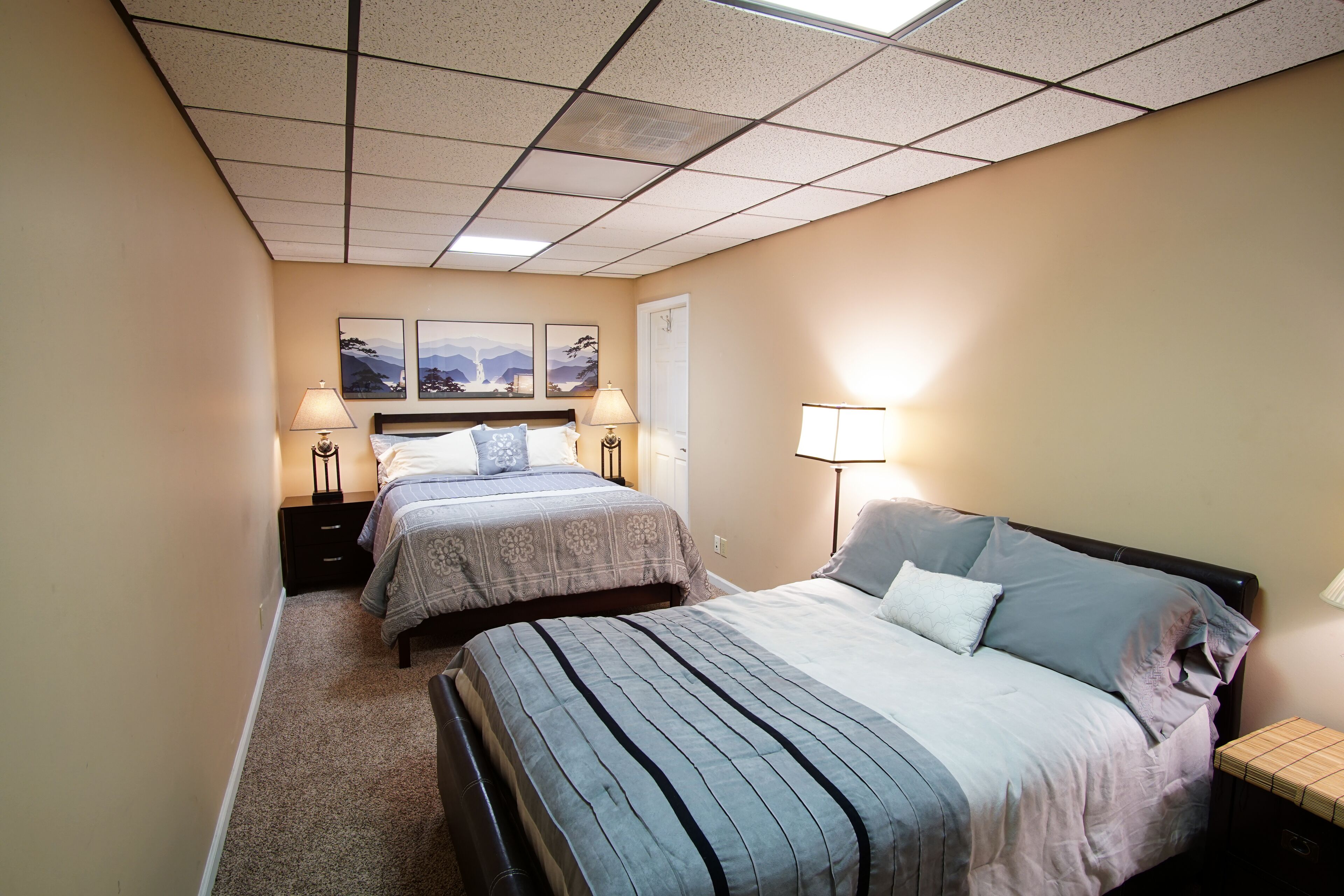 Splendor-in-the-Woods 5-StarGardenApt Patio & Pool 6Guests LongStays Commercial