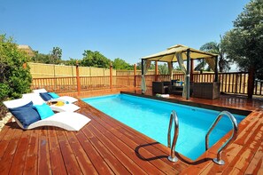 室內游泳池和室外游泳池