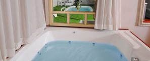 Private spa tub