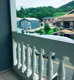 Habitación triple Confort | Vistas del balcón