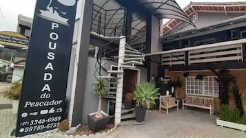 Fachada da propriedade