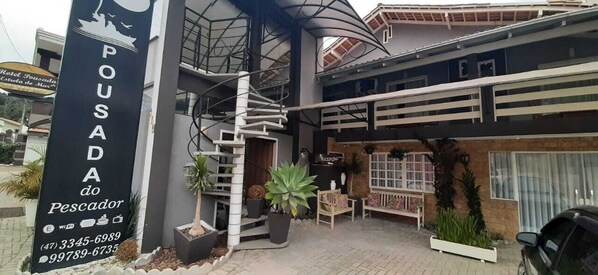 Fachada de la propiedad