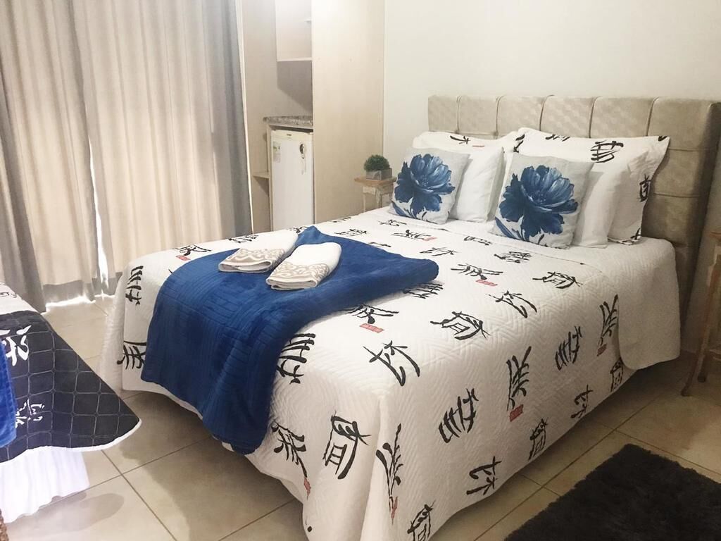 Minibar, decoración personalizada, escritorio y wifi gratis 