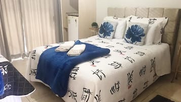 Habitación triple Confort | Minibar, decoración personalizada, escritorio y wifi gratis