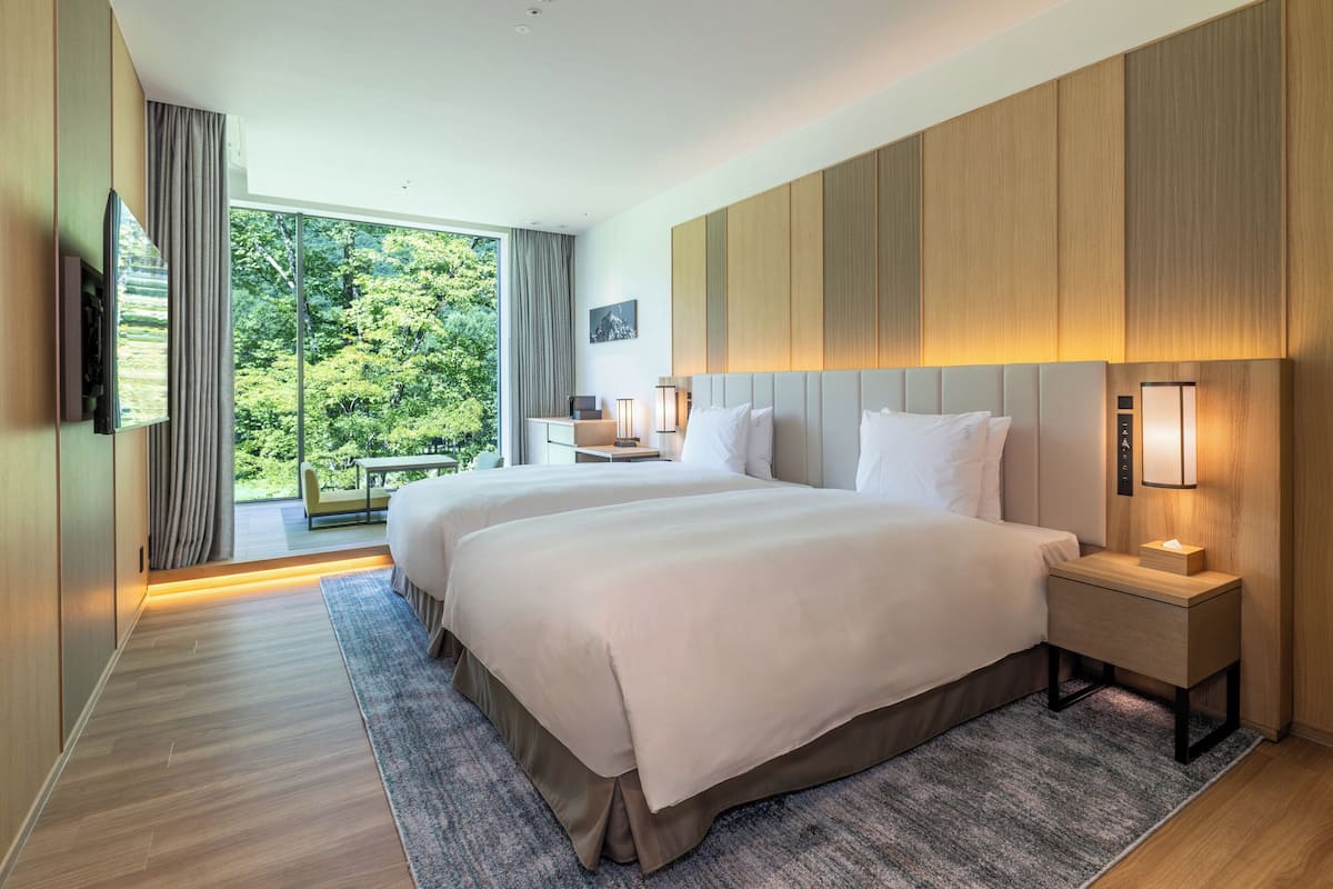 Chambre Premium, plusieurs lits, balcon (Private Hot Spring) | Coffres-forts dans les chambres, bureau, lits bébé (gratuits)