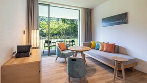 A modern living room with a sofa, chairs, a coffee table, and a desk. - Holiday Inn Resort Kuroyon by IHG (Omachi)