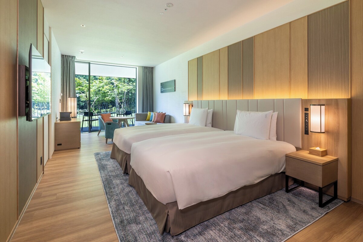 Premium Room, 2 Twin Beds, Balcony (Private Hot Spring) | In-room safe, desk, cribs (free), WiFi (free)