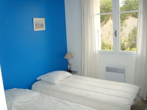 3 slaapkamers, een strijkplank/strijkijzer, reisbedje, gratis wifi