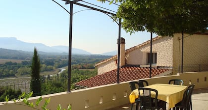 Detached 3-star village house overlooking the Durance river.
