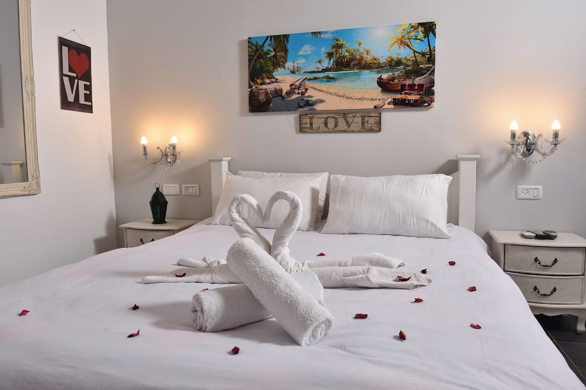 Chambre Deluxe double, balcon, vue sur la mer | Literie fournie