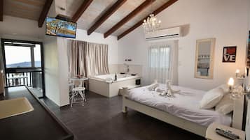 Deluxe Double Room, Balcony, Sea View | 1 bedroom, bed sheets
