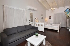 Chalet, Garden Area | Living room