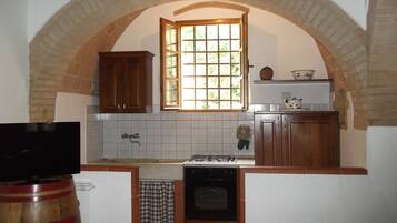 Frigorifero, forno, piano cottura, macchina per tè/caffè