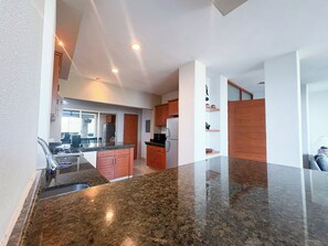 Fridge, microwave, oven, stovetop - VILLAS ALTAS MISMALOYA B1 OCEAN VIEW (Mismaloya)