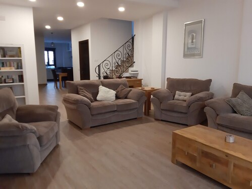 Brand new traditional style townhouse with central location