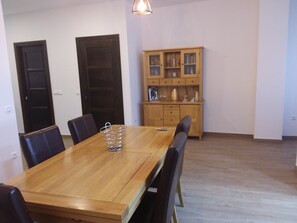Dining - Brand new traditional style townhouse with central location (Ronda)
