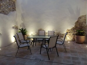 Outdoor dining - Brand new traditional style townhouse with central location (Ronda)