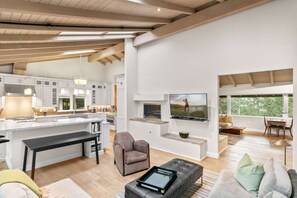 TV, fireplace, offices