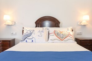 1 bedroom, WiFi, bed sheets, wheelchair access - Bedroom - Pool View (Santa Cruz)