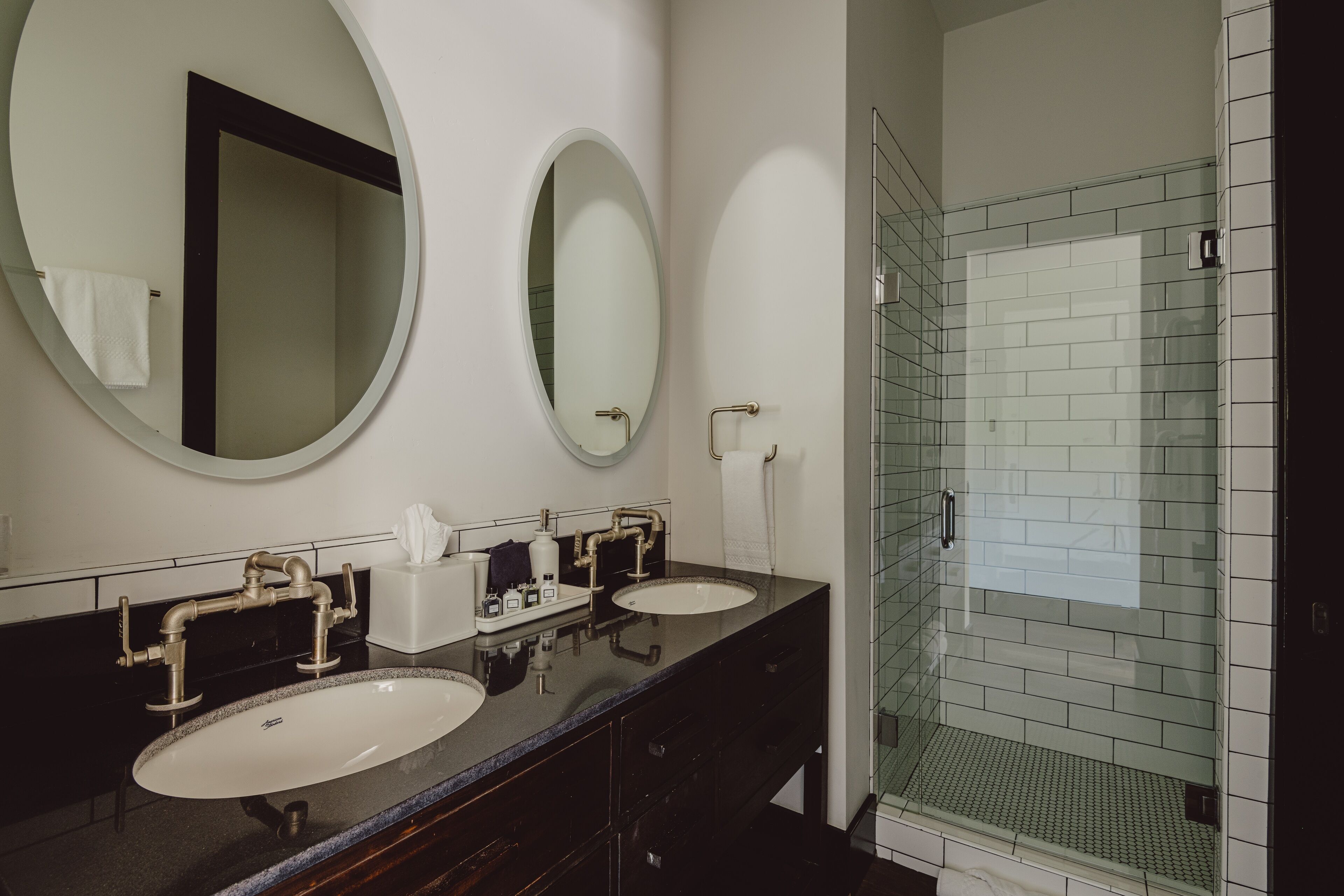 Secador de pelo y toallas