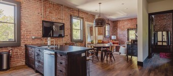 SLO Brew Lofts - 3 Bedroom 'The Drifter Loft'