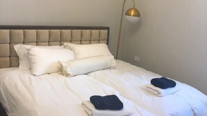 Estudio Confort | Cortinas opacas, tabla de planchar con plancha, cunas gratuitas