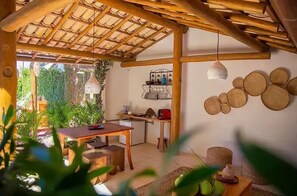 Eenvoudige suite | Woonkamer | Flatscreentelevisie