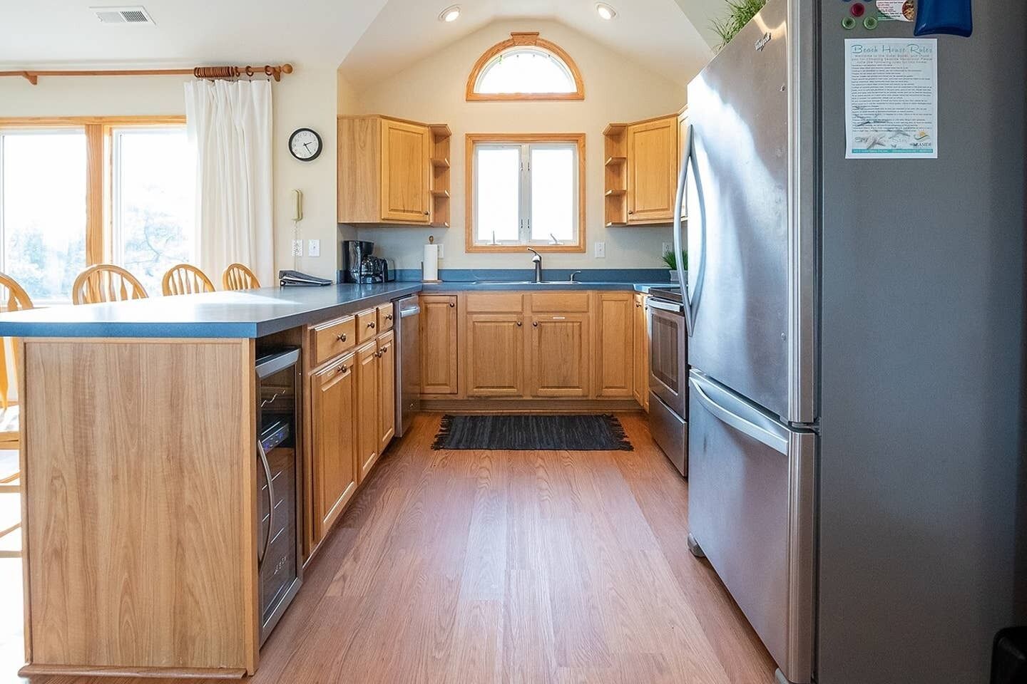 Family Fun House! Private Pool, Putting Green, Walk to Beach, Hot Tub, Game Room