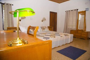 Executive Double Room | Free WiFi - WHISPERS GUESTHOUSE KSI (Kumasi)