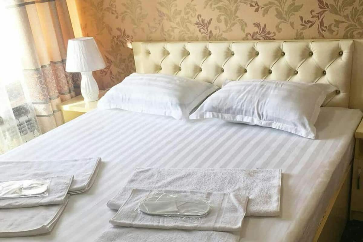 Luxury Double Room | Free WiFi, bed sheets