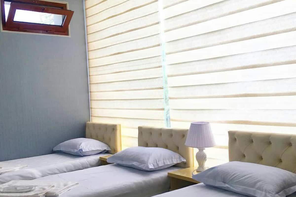 Comfort Triple Room | Free WiFi, bed sheets