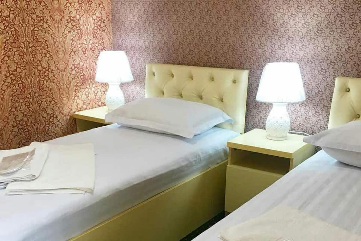 Luxury Twin Room | Free WiFi, bed sheets