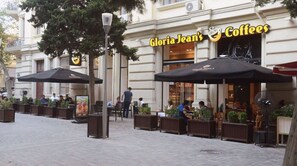 Outdoor dining - VİP APARTMENT in DOWNTOWN (Səbail)