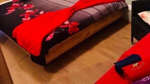 1 bedroom, iron/ironing board (on request), free WiFi, bed sheets - H&M Geneve (Bossey)