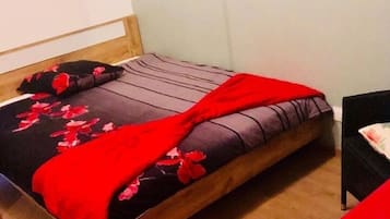 Economy Room, Shared Bathroom | 1 bedroom, iron/ironing board, free WiFi, bed sheets