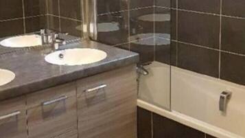 Economy Room, Shared Bathroom | Bathroom | Bathtub, deep-soaking bathtub, designer toiletries, hair dryer