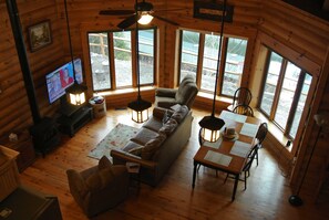 Smart TV, fireplace, table tennis - Casa Lago Lakefront on Watauga Lake, covered boat dock, boat slip, water toys  (Butler)