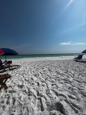 På stranden, liggestole